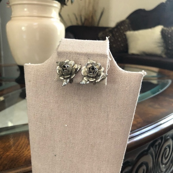 Vintage Screw Back Earrings - Picture 1 of 4